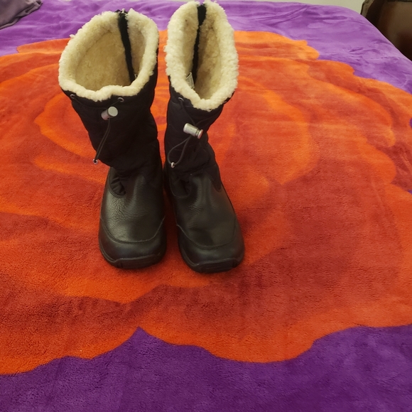 Black Ugg boots - Picture 3 of 6